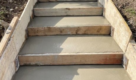 Coulage de dalle béton pour terrasse avec escalier à Meylan